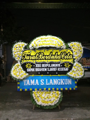 Papan Bunga Duka di Lunang